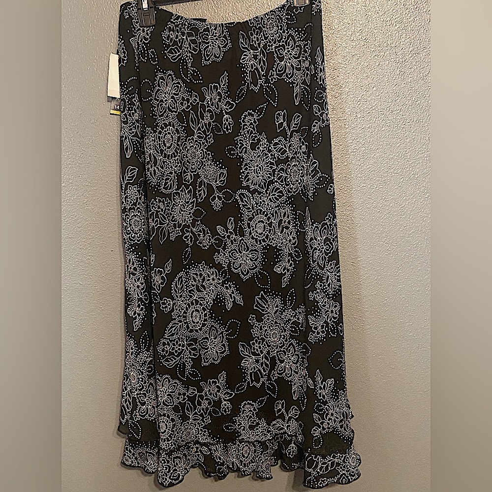 Briggs New York Black Patterned Skirt